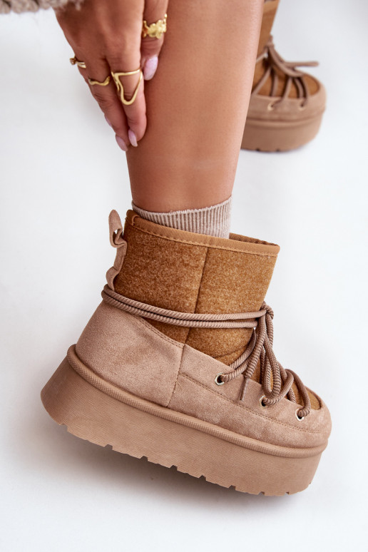 Botas de neve com detalhes elegantes com uma plataforma cor marrom Tem que servora Botas de neve com detalhes elegantes com uma plataforma cor marrom Tem que servora