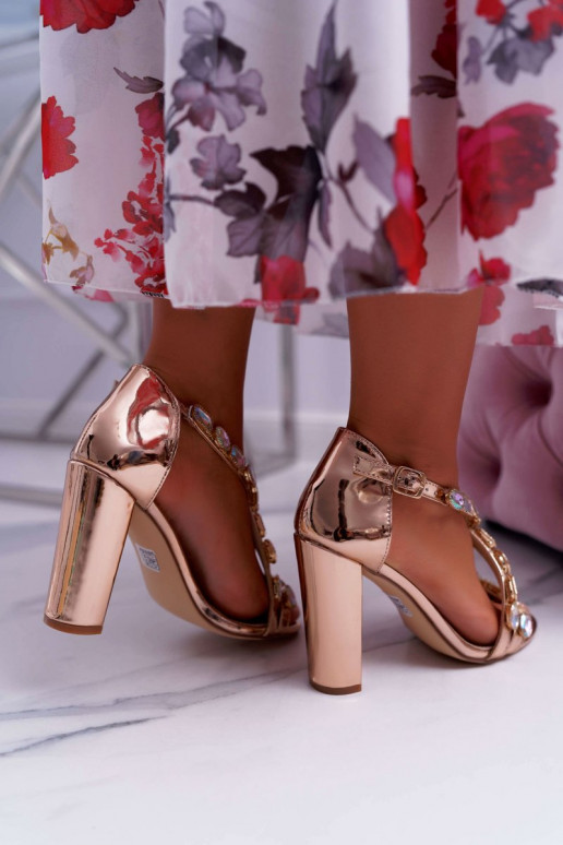 Sandálias de salto alto Lu Boo para... Sandálias de salto alto Lu Boo para...