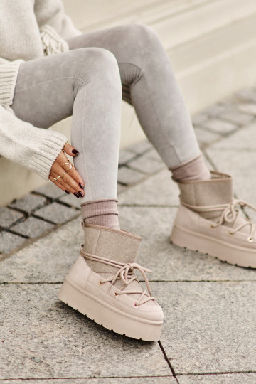 Botas de neve com pormenores de estilo e plataforma em bege