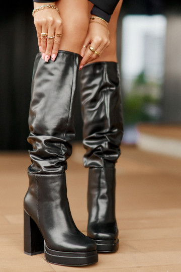 Um modelo atraente botas com salto e plataforma Com babados aquecimento cor preta Beridra 2