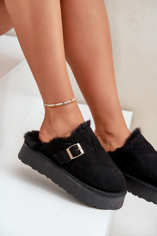 Chinelos Feminino Em uma sola grossa com um casaco de pele I com fivelas cor preta Linneola Chinelos Feminino Em uma sola grossa com um casaco de pele I com fivelas cor preta Linneola