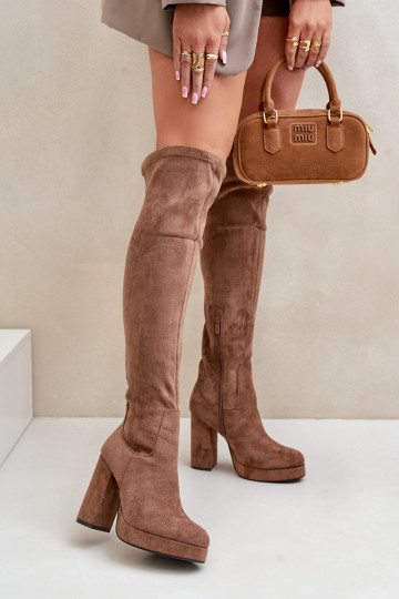 botas com salto e plataforma com uma bota acima do joelho de camurça ecológicaoParae bege Zistaria 2