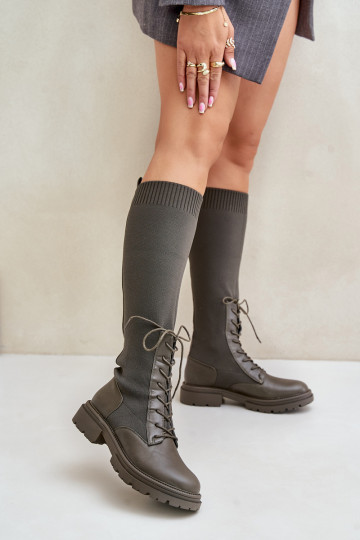 Um modelo atraente botas Ze SkarpetkoParaą CholeParaką cor cáqui Iranel 2