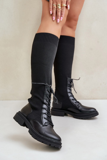 Um modelo atraente botas Ze SkarpetkoParaą CholeParaką cor preta Iranel