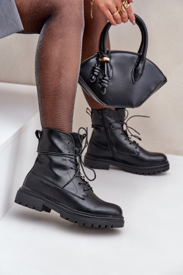 Botas de cano curto aquecidas com detalhes ajustáveis e cadarço pretas Irivina