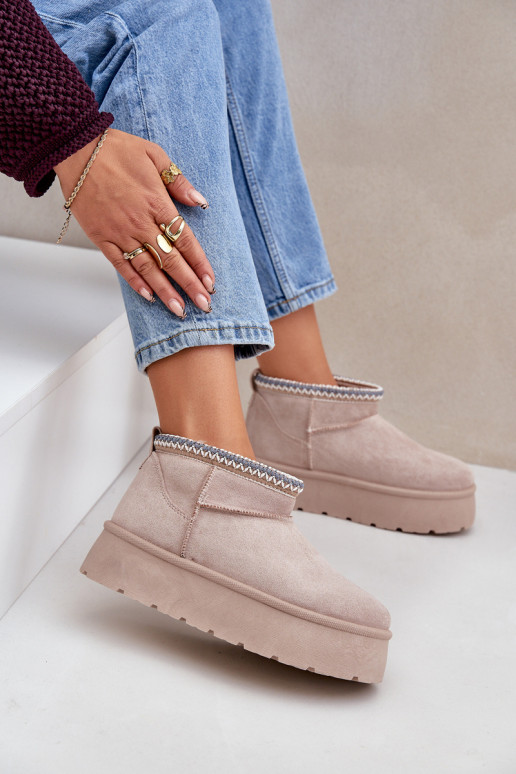 Botas de neve com uma plataforma Com decorações Haftem cor de marfim Heslania Botas de neve com uma plataforma Com decorações Haftem cor de marfim Heslania