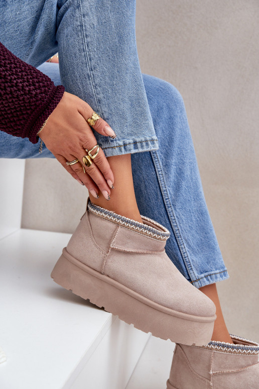 Botas de neve com uma plataforma Com decorações Haftem cor de marfim Heslania Botas de neve com uma plataforma Com decorações Haftem cor de marfim Heslania