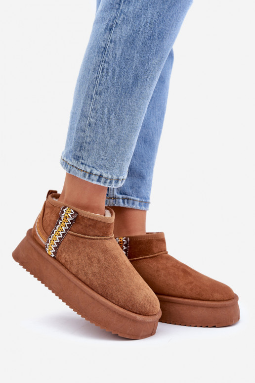 Botas de neve com uma plataforma com escritos cor marrom Udra