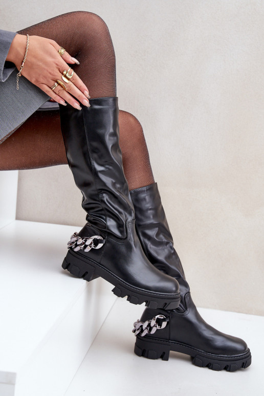 Botas de cano longo com saltos largos e correntes na cor preta Įjungtauricette