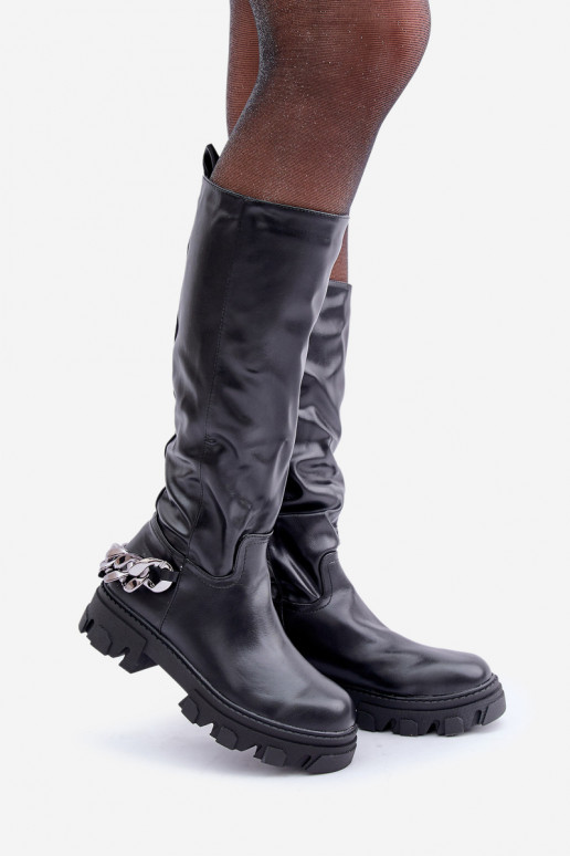 Botas de cano longo com saltos largos e correntes na cor preta Įjungtauricette
