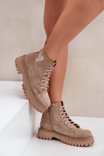 Botas femininas de cano curto Z com brilho e corações na cor areia Įjungtariri