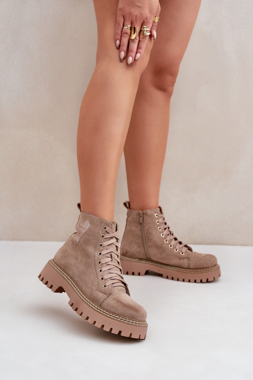 Botas femininas de cano curto Z com brilho e corações na cor areia Įjungtariri