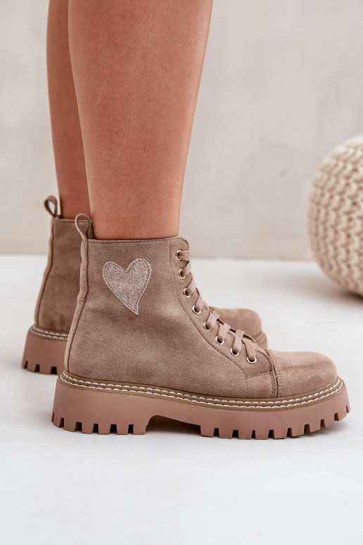 Botas femininas de cano curto Z com brilho e corações na cor areia Įjungtariri
