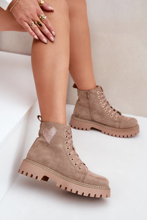Botas femininas de cano curto Z com brilho e corações na cor areia Įjungtariri