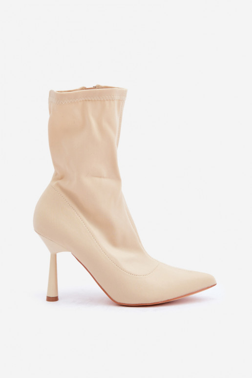 Botas de cano curto com saltos finos na cor marfim Amune