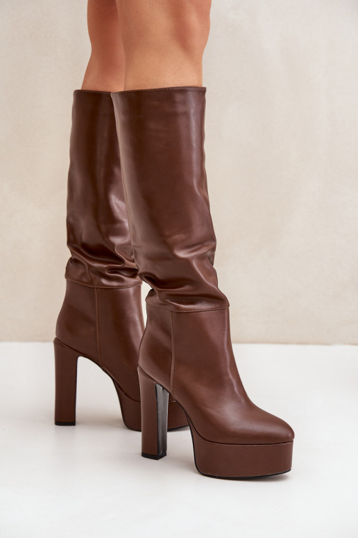 botas com salto e plataforma de couro ecológico cor marrom Felilorn botas com salto e plataforma de couro ecológico cor marrom Felilorn
