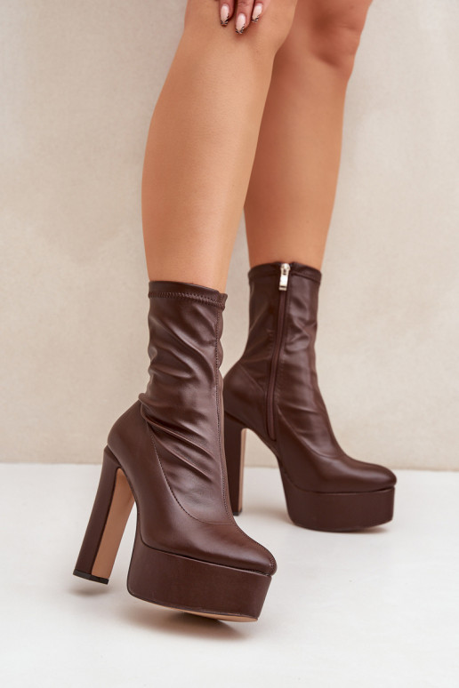 Botas De salto alto Registro e plataforma marrom escuro Tennira Botas De salto alto Registro e plataforma marrom escuro Tennira