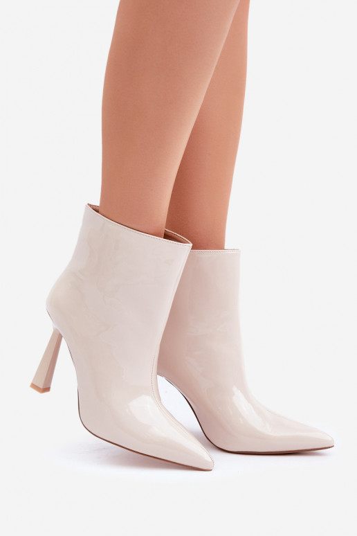 Botas de Salto com Efeito Laqueado Szpice modelo Slip-On em cor marfim Seliri