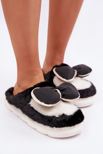 Chinelo com pelúcia e laços na cor preta Grilis