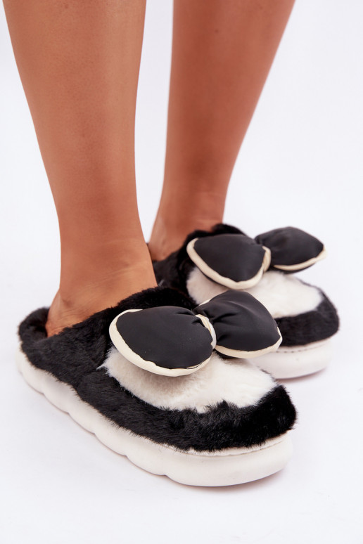 Chinelo com pelúcia e laços na cor preta Grilis