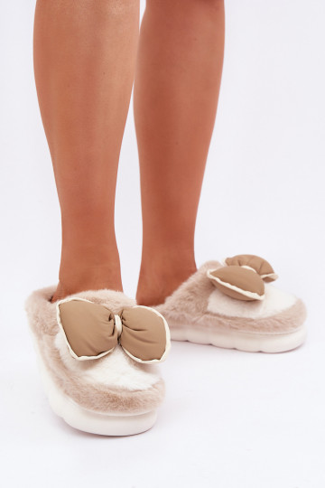 Chinelo com pelúcia e laços na cor areia Grilis