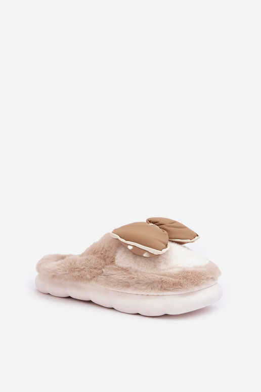 Chinelo com pelúcia e laços na cor areia Grilis