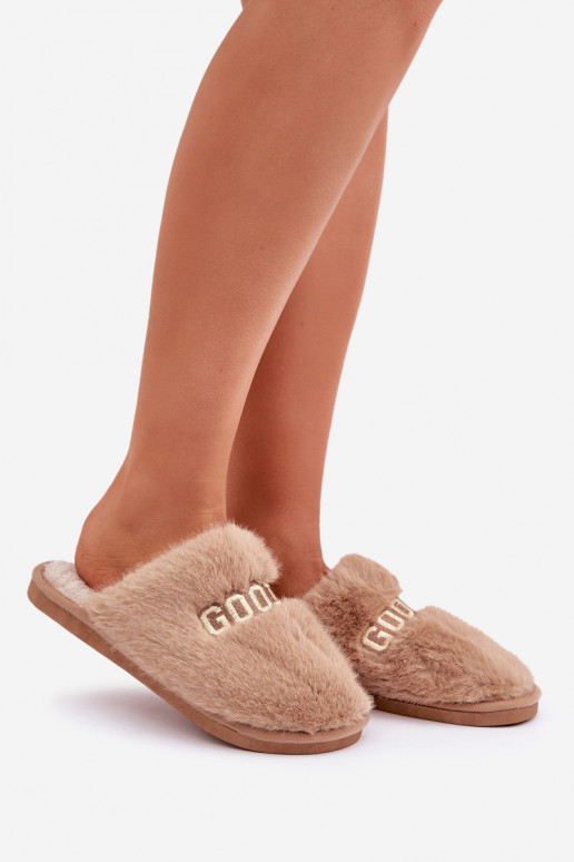 Chinelo feminino com pelúcia I Įjungtapisem na cor marrom Kalelia