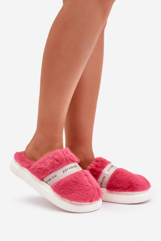 Chinelo com pelúcia e salto decorado na cor rosa Savalithea