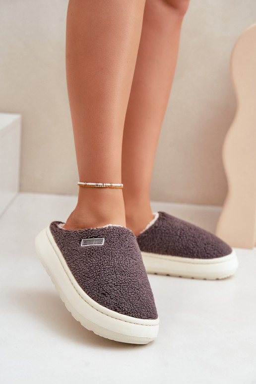 Chinelos aquecidos com sola grossa... Chinelos aquecidos com sola grossa...