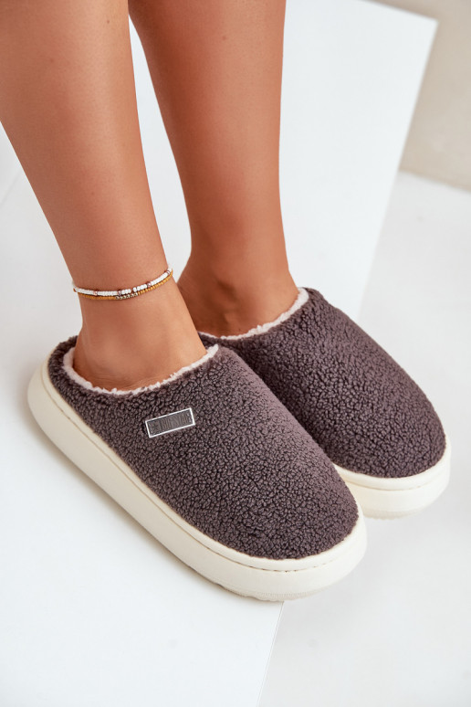 Chinelos aquecidos com sola grossa... Chinelos aquecidos com sola grossa...