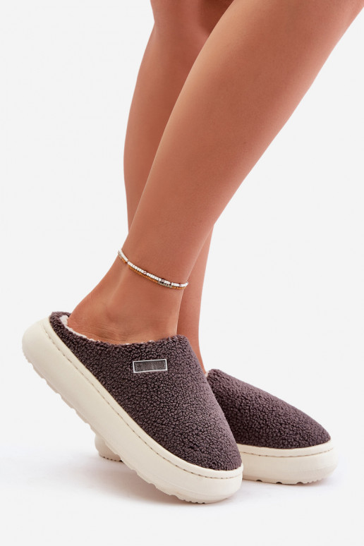 Chinelos aquecidos com sola grossa... Chinelos aquecidos com sola grossa...