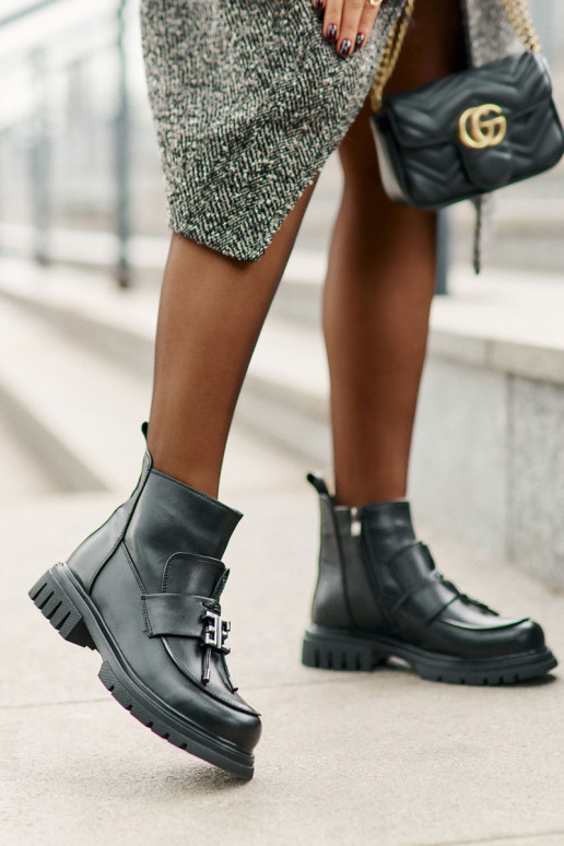 Botas de couro acolchoadas com... Botas de couro acolchoadas com...