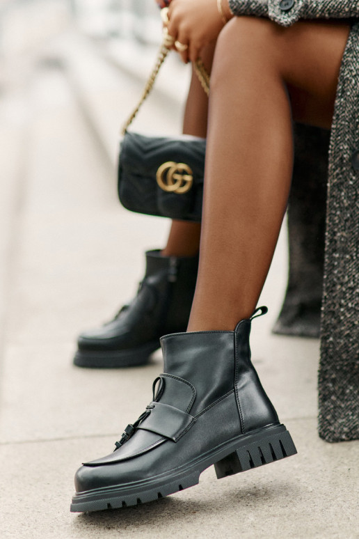 Botas de couro acolchoadas com... Botas de couro acolchoadas com...