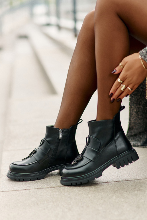 Botas de couro acolchoadas com... Botas de couro acolchoadas com...