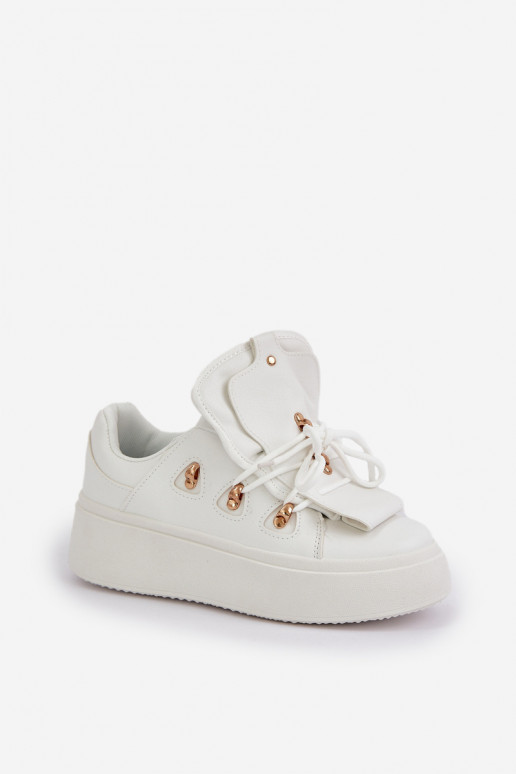 À modalo de tênis Feminino com uma plataforma cor branca Dolistana À modalo de tênis Feminino com uma plataforma cor branca Dolistana