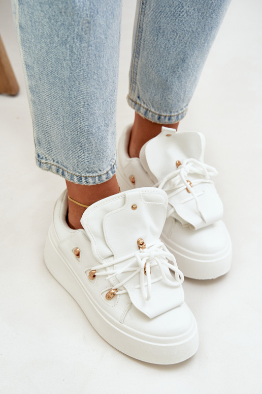 À modalo de tênis Feminino com uma plataforma cor branca Dolistana À modalo de tênis Feminino com uma plataforma cor branca Dolistana