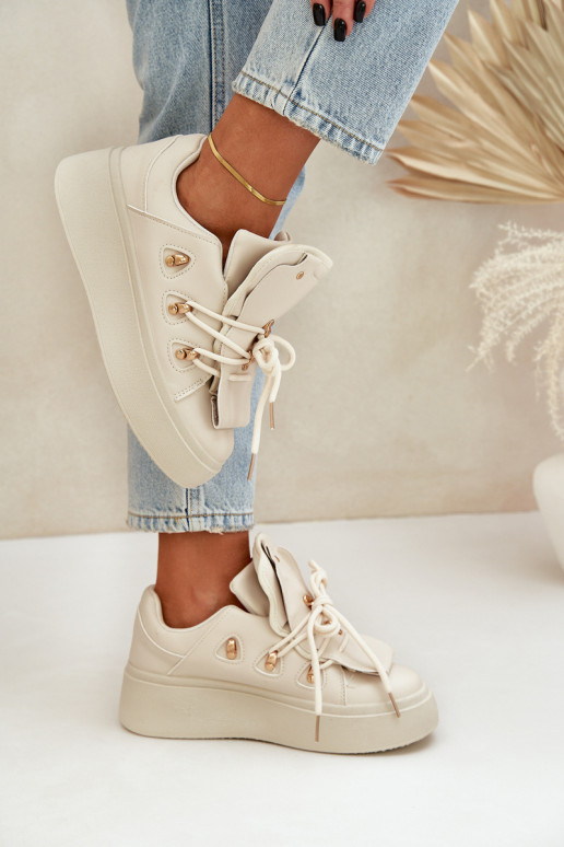 À modalo de tênis Feminino com uma plataforma bege Dolistana