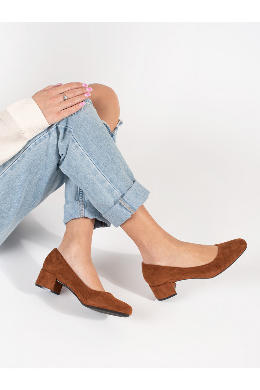 cor marrom de camurça salto alto no calcanhar cor marrom de camurça salto alto no calcanhar