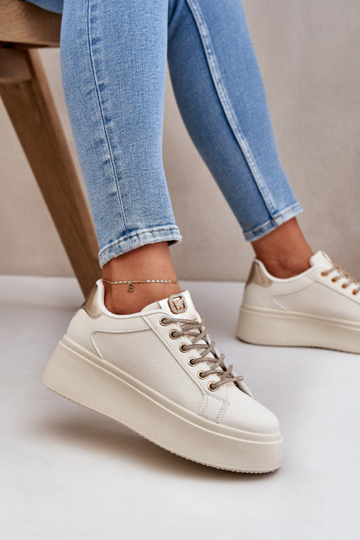 À modalo de tênis com uma plataforma Com decoraçõesi SznuróParakami bege Fonetha À modalo de tênis com uma plataforma Com decoraçõesi SznuróParakami bege Fonetha