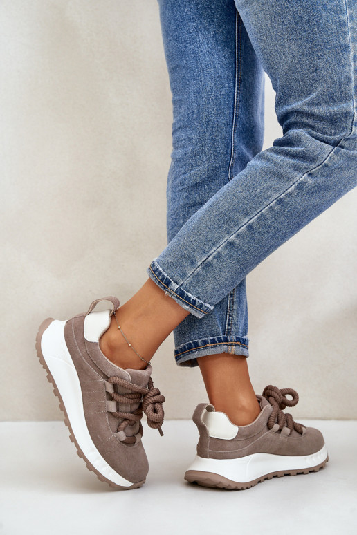 Tênis de camurça na cor areia Tênis de camurça na cor areia