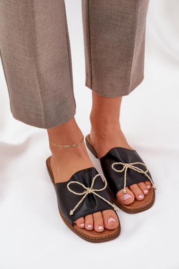 Chinelos Em sola plana decorar Kokardką cor preta Deonelis