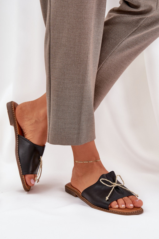 Chinelos Em sola plana decorar Kokardką cor preta Deonelis