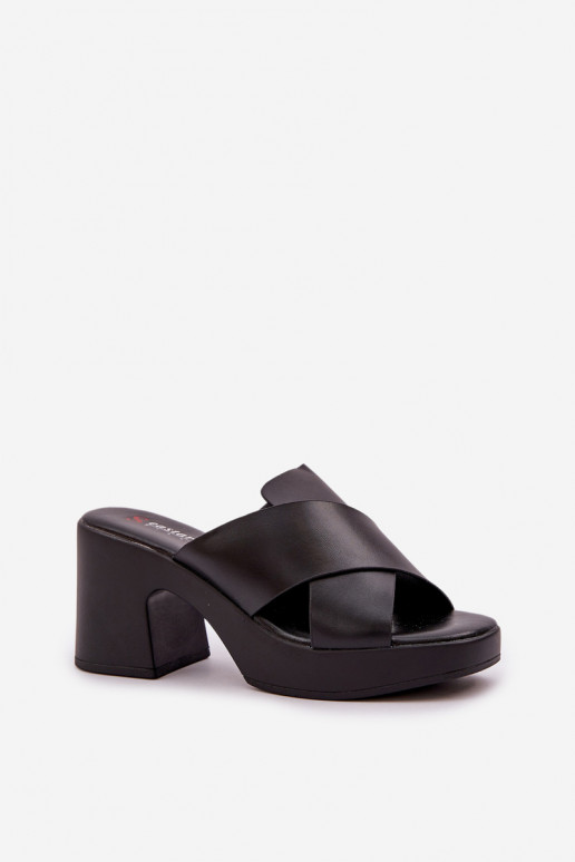 Chinelos leves com salto de couro ecológico cor preta Kacaria