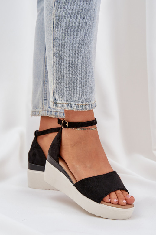 Sandálias leves com uma plataforma I Sutilm Koturnie cor preta Gillifia Sandálias leves com uma plataforma I Sutilm Koturnie cor preta Gillifia