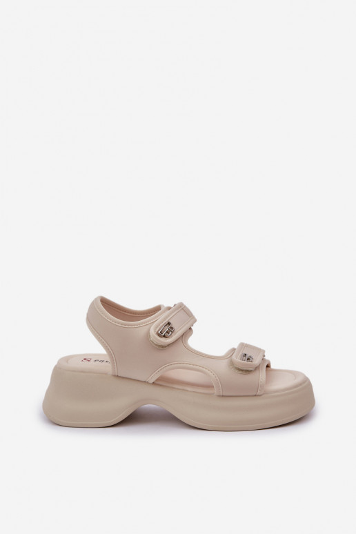 Sandálias leves com uma plataforma cor de marfim Deniffia  Sandálias leves com uma plataforma cor de marfim Deniffia