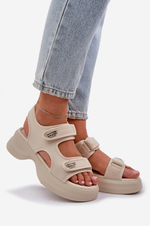 Sandálias leves com uma plataforma cor de marfim Deniffia  Sandálias leves com uma plataforma cor de marfim Deniffia