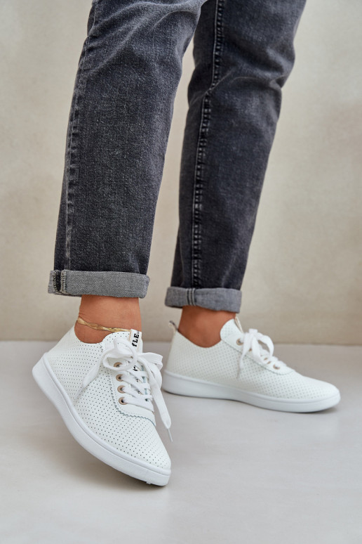 Tênis feminino com cadarço vazado cor de marfim Carinel Tênis feminino com cadarço vazado cor de marfim Carinel