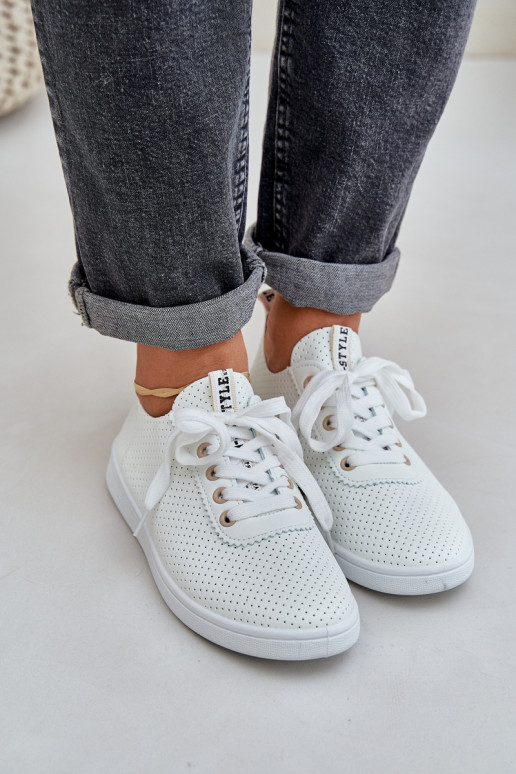 Tênis feminino com cadarço vazado cor de marfim Carinel Tênis feminino com cadarço vazado cor de marfim Carinel