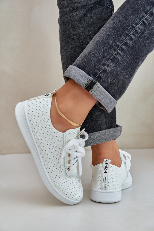 Tênis feminino com cadarço vazado cor de marfim Carinel Tênis feminino com cadarço vazado cor de marfim Carinel