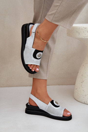 Sandálias femininas com uma plataforma cor prata Isnnoria